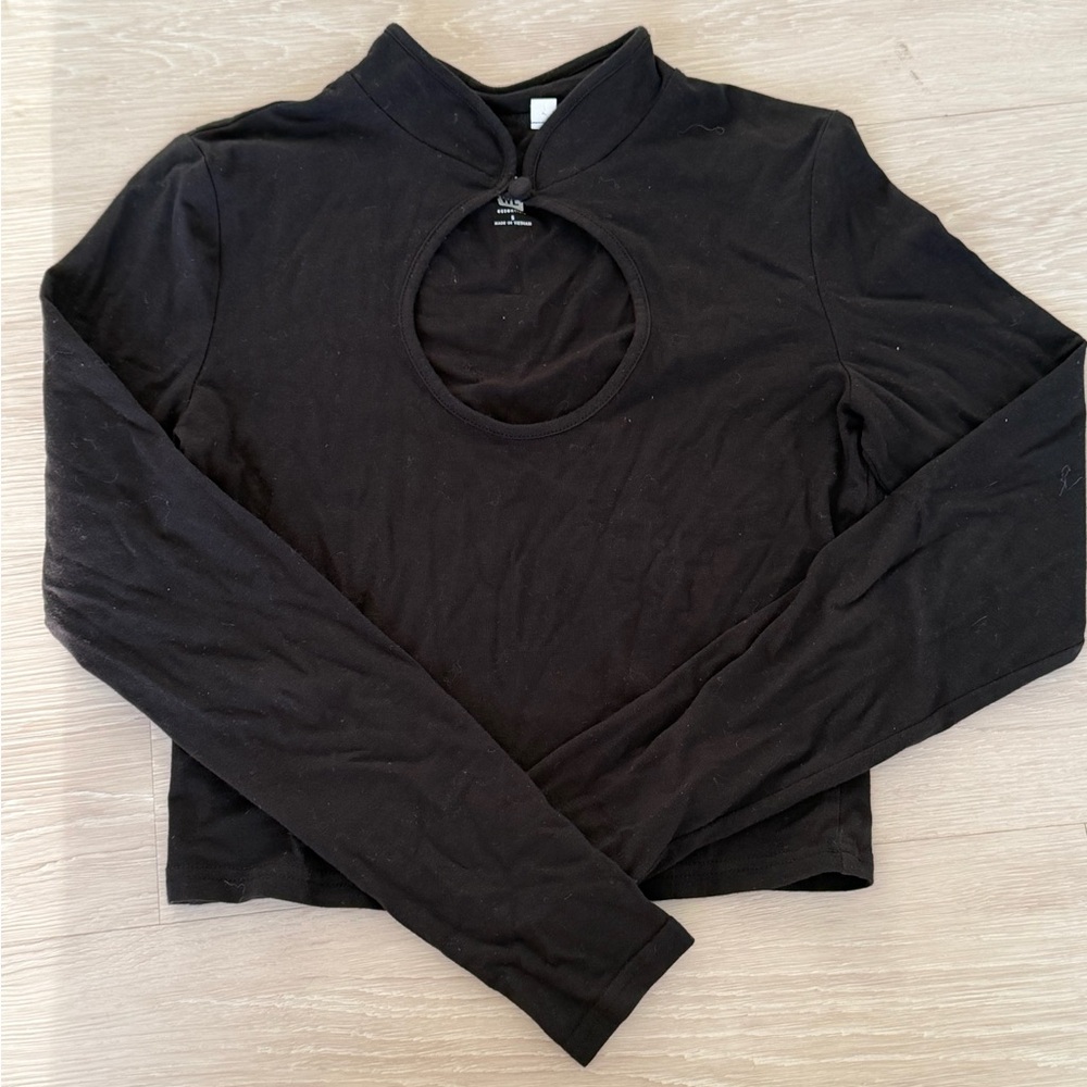 Keyhole black cropped longsleeve from Pacsun -